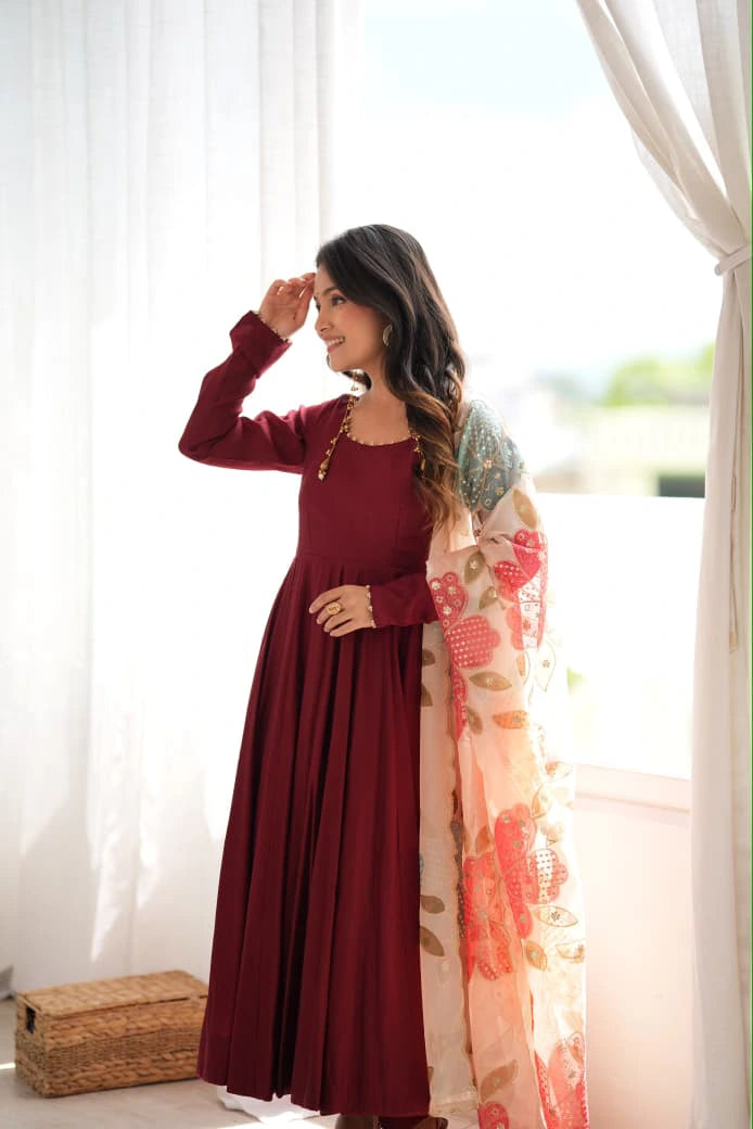 Romansilk Anarkali Set with Dupatta 10