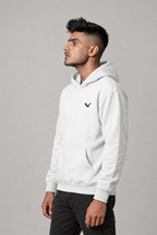 White hoodie और छोटे embroidered symbol वाला side pose
